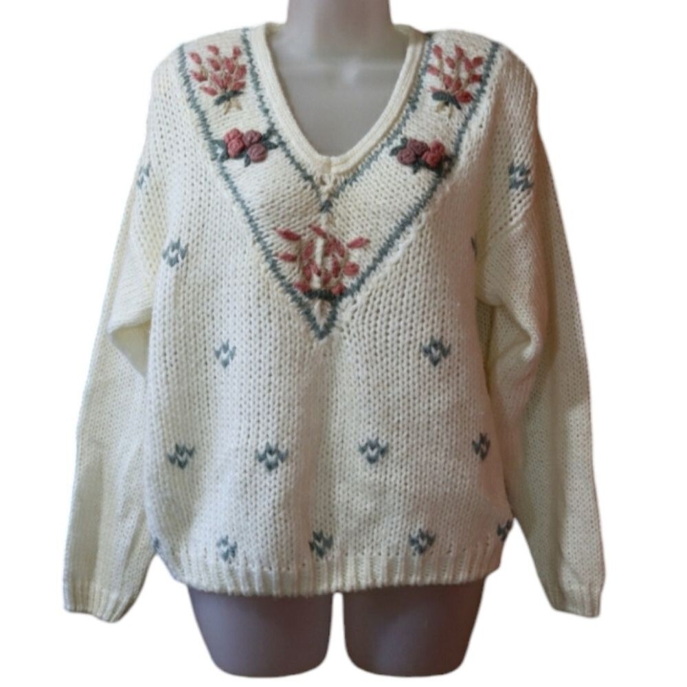 Shenanigans Vintage Hand Knit Grandmacore Vneck Pullover Sweater Medium Cottage